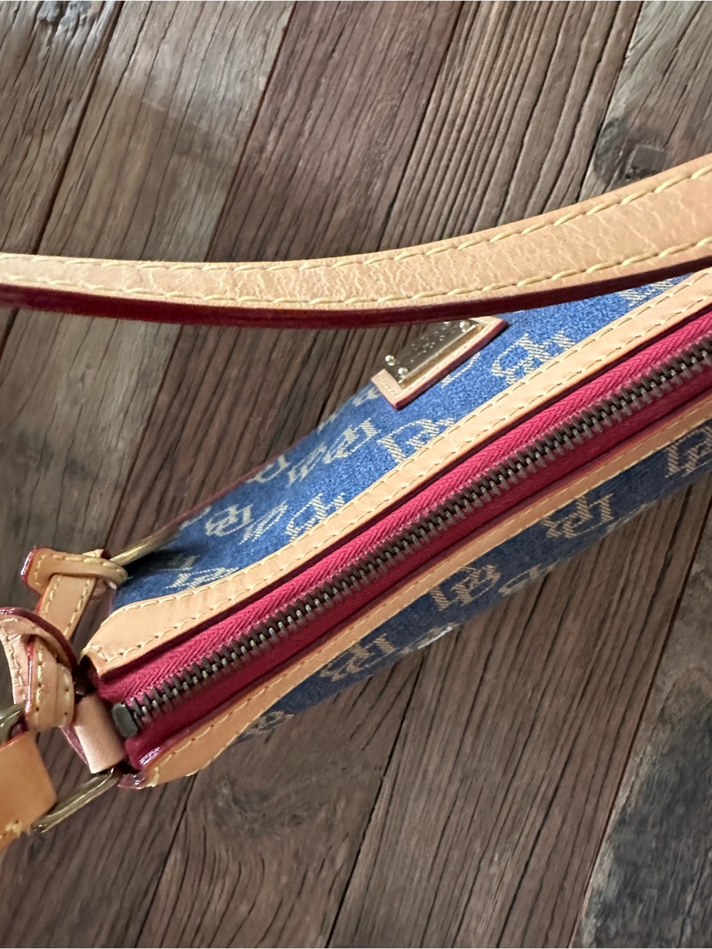 Vintage Y2K Dooney & Bourke Signature Denim Small Zip-Top Shoulder Bag - Picture 7 of 11